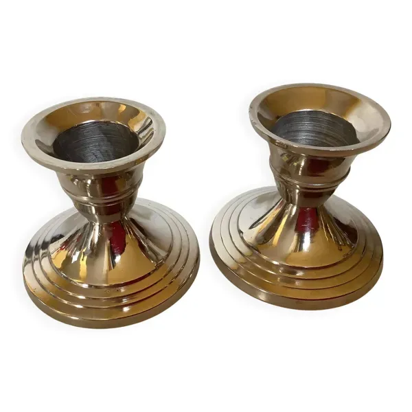 Paire de petits bougeoirs argentés en métal