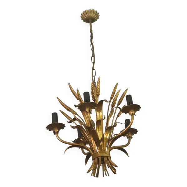 Chandelier en tole en or, en forme de gerbe de blé, par Hans Kögl, années 1960.