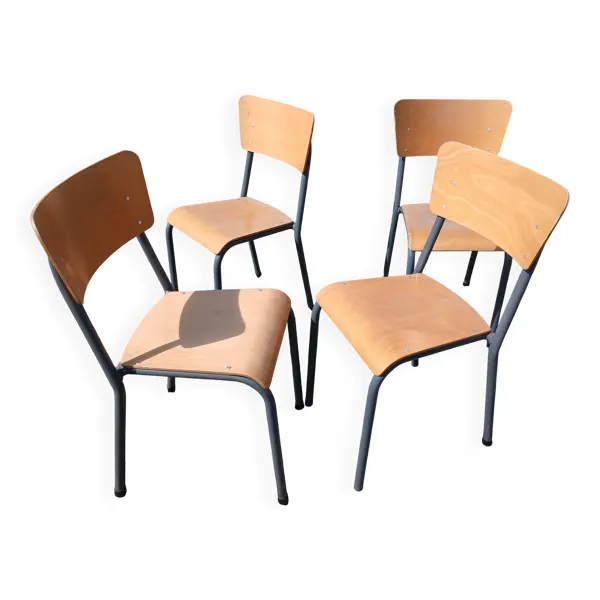 Chaises d'écoliers