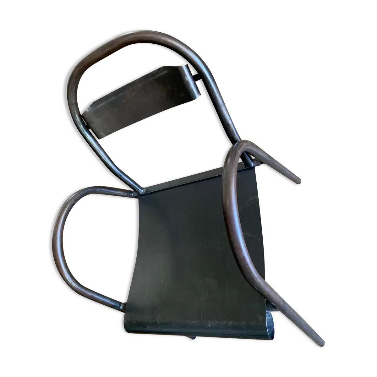 Chaise industrielle avec bec accoudoir arrondi