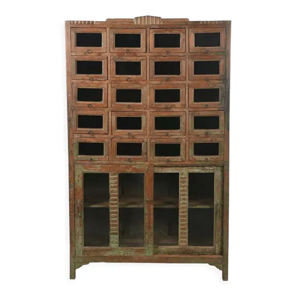 Meuble de présentation en bois à 20 placards vitrés