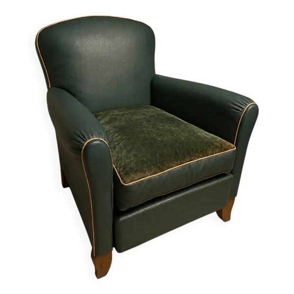 Fauteuil club en simili-cuir et noyer