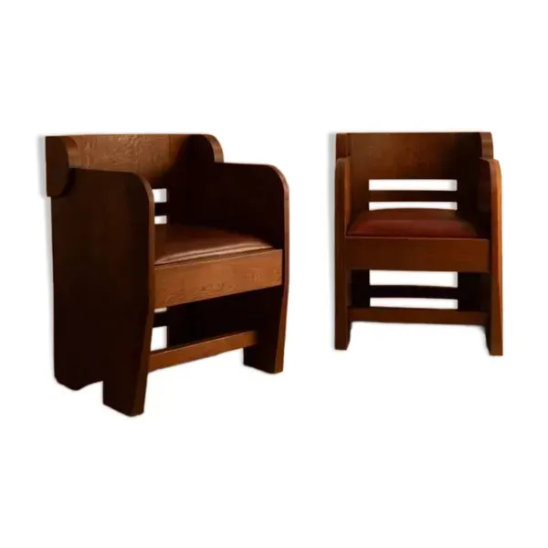 Paire de fauteuils sculpturaux en chêne, Pays-Bas début du XXe siècle