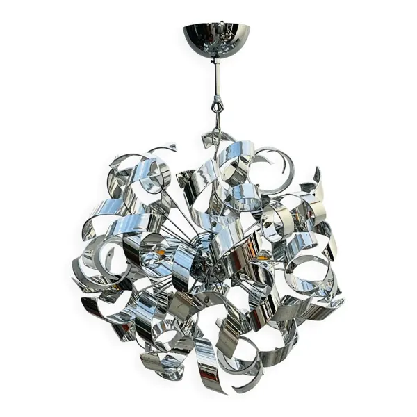 Suspension design chromée sculpturale