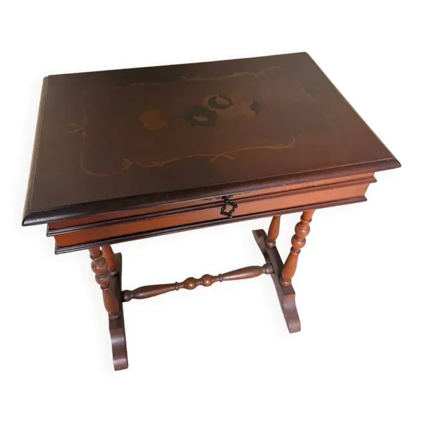 Meuble travailleuse de couturière