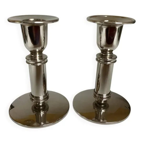 Paire de bougeoirs argentés en métal