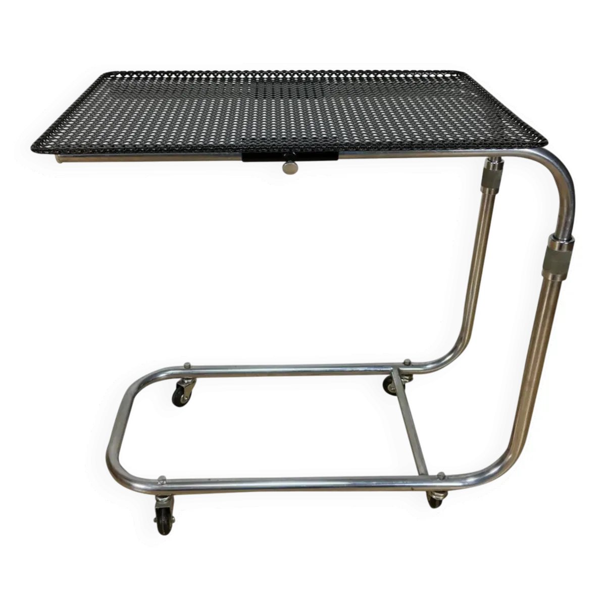 Desserte modulable ''L'Adap-Table'', en tôle perforée et chrome