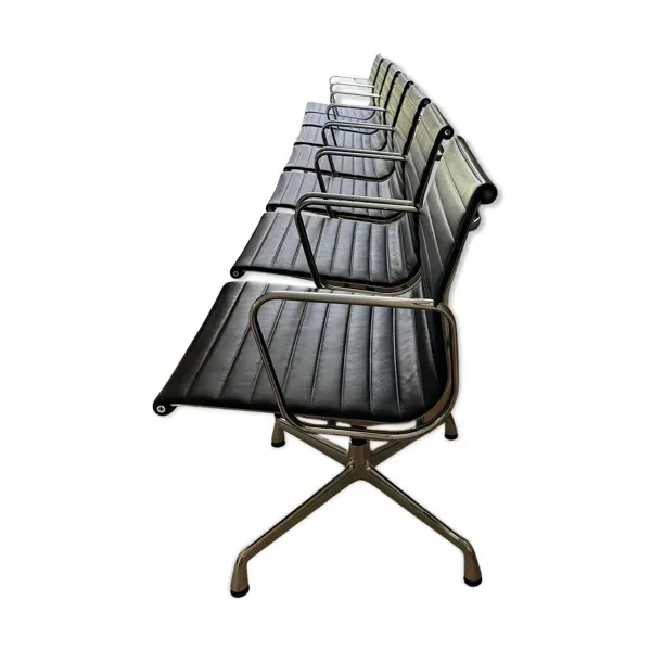 7 chaises en aluminium Vitra EA 107 Charles et Ray Eames