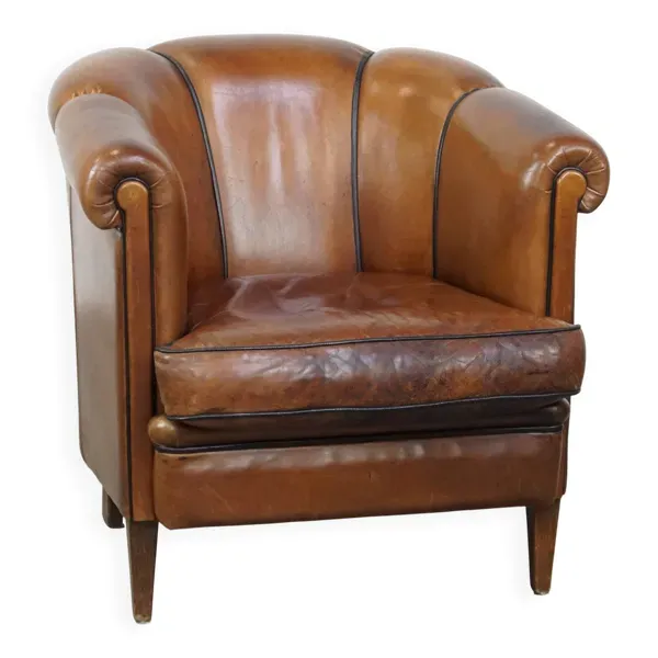 Fauteuil club en cuir vintage couleur cognac unique avec passepoil noir