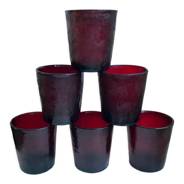 Lot de 6 verres en verre coloré bordeaux années 70