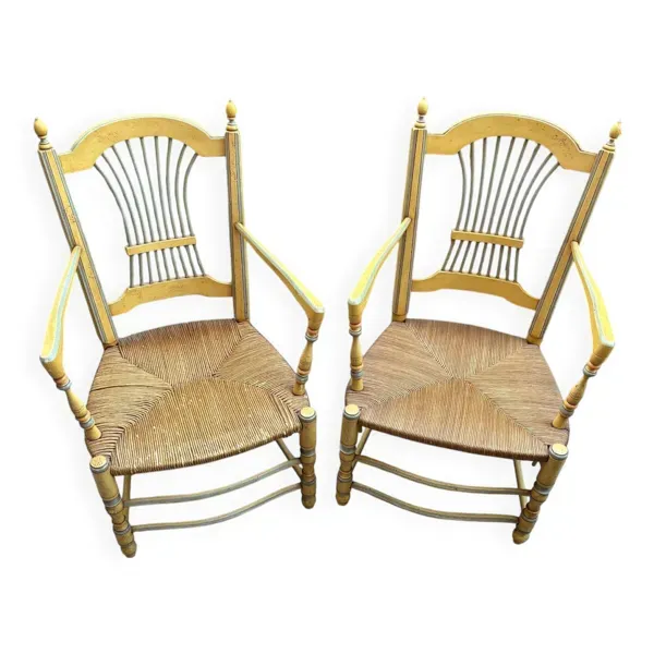 Paire de fauteuils anciens patinés