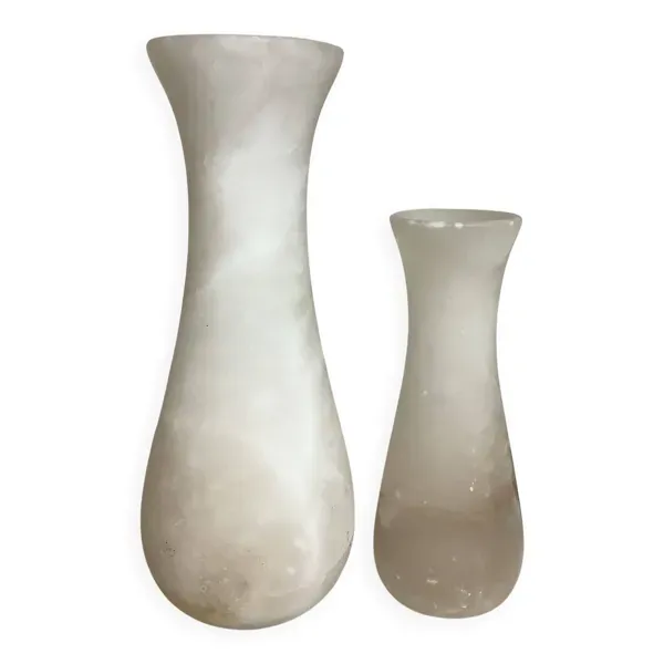 Paire de vases en albâtre