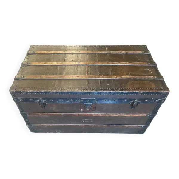 Coffre/table basse vintage en bois avec ferrures en fer