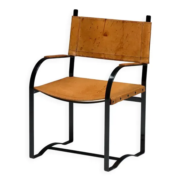 Fauteuil en cuir cognac, cadre en acier laqué noir, Belgique, années 1960.