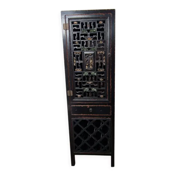Cabinet chinois vintage noir patiné – porte sculptée ajourée – esprit