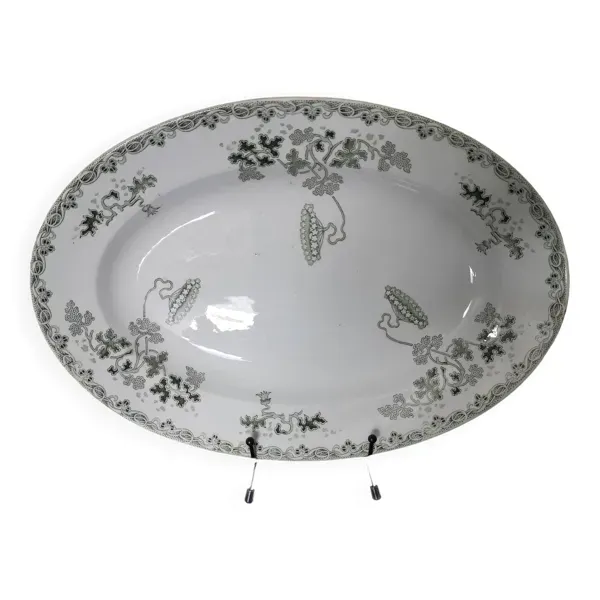 Grand plat ovale St Amand modèle ''modern style'' vert Terre de Fer