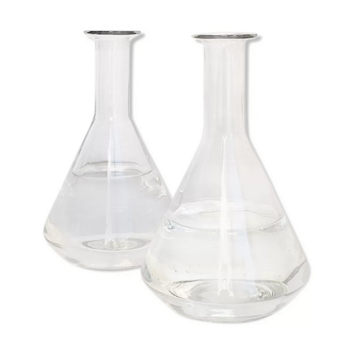 Deux carafes anciennes