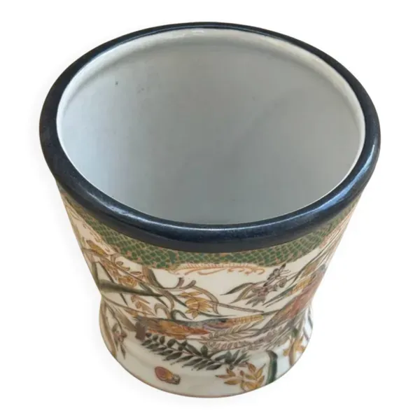 Cache-pot / jardinière en porcelaine, décor naturaliste peint à la main