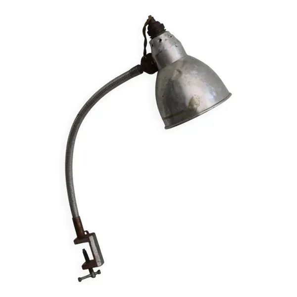 Ancienne lampe en métal