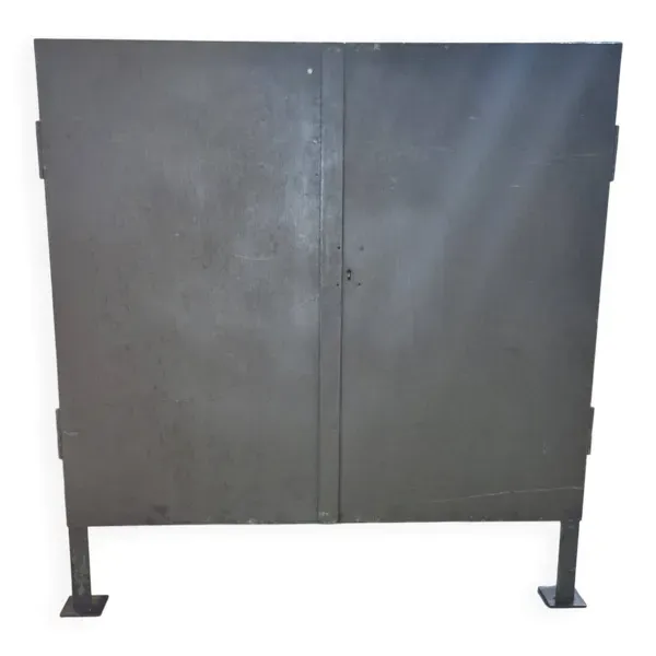 Buffet industriel acier vintage années 60/70 – meuble d’atelier authentique