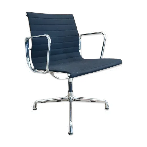 Fauteuil EA 108 de Charles & Ray Eames, Vitra