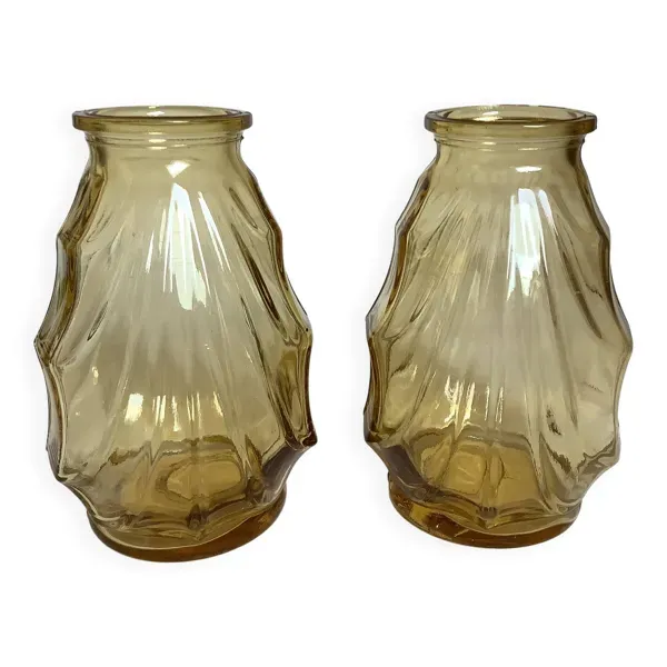 Paire de petits vases jaune verre moulé