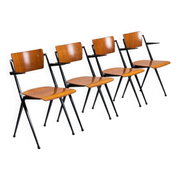 4 chaises de salle à manger Pyramid de Wim Rietveld Ahrend de Cirkel Pays-Bas 1960