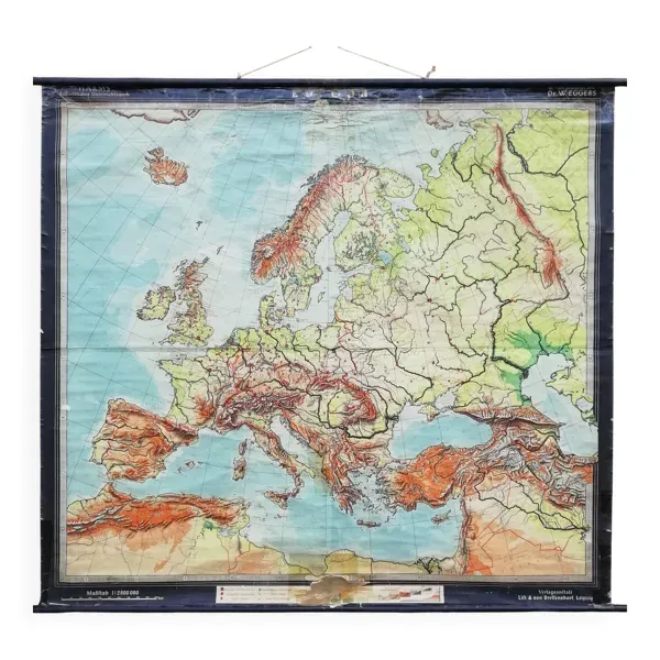 Carte géographique scolaire allemande 1940-41   220x220cm