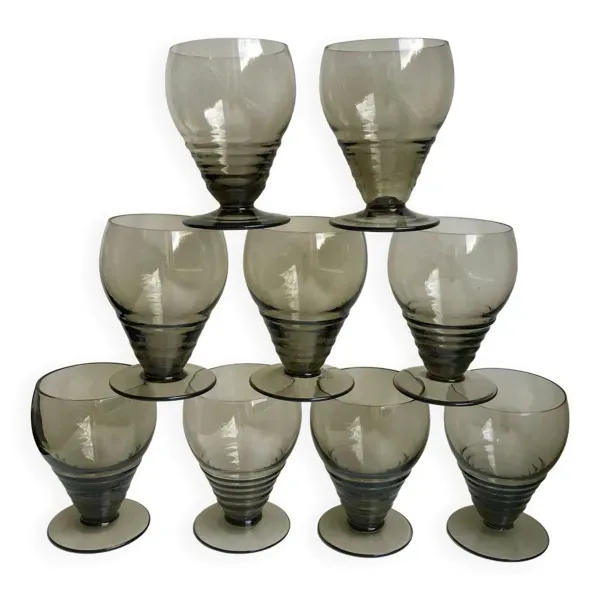 Ensemble de 9 verres à liqueur art déco en verre fumé années 30-40