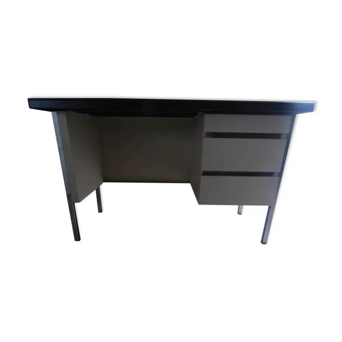 Bureau métallique industriel des années 70 trois tiroirs et dessus verre