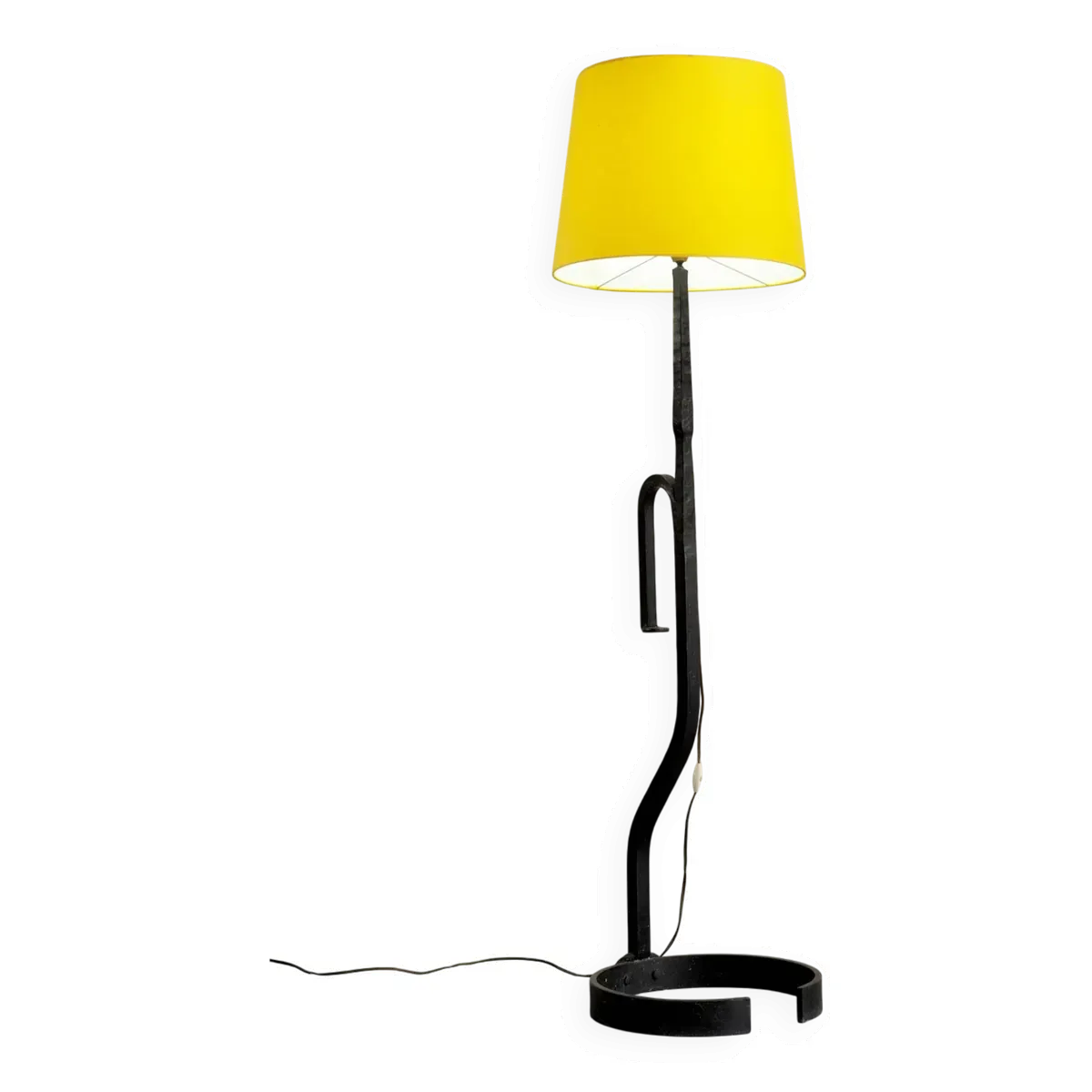 Lampadaire moderniste en fer battu, 1960