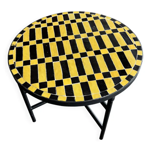 Table basse ronde marocaine en zellige jaune et noir