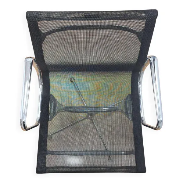 fauteuil Vitra Aluminium Group EA 108, design iconique de Charles & Ray Ea