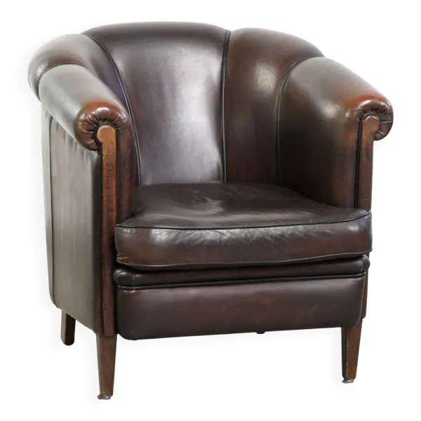Fauteuil club en peau de mouton noir au design unique de style anglais