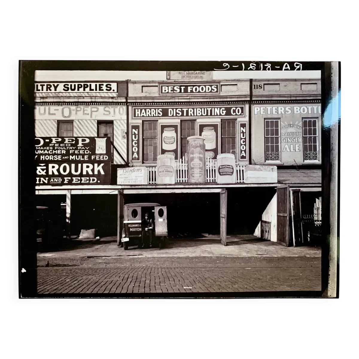 Walker Evans “Entrepôts Publicitaires au Bord de l’Eau, Louisiane''1938