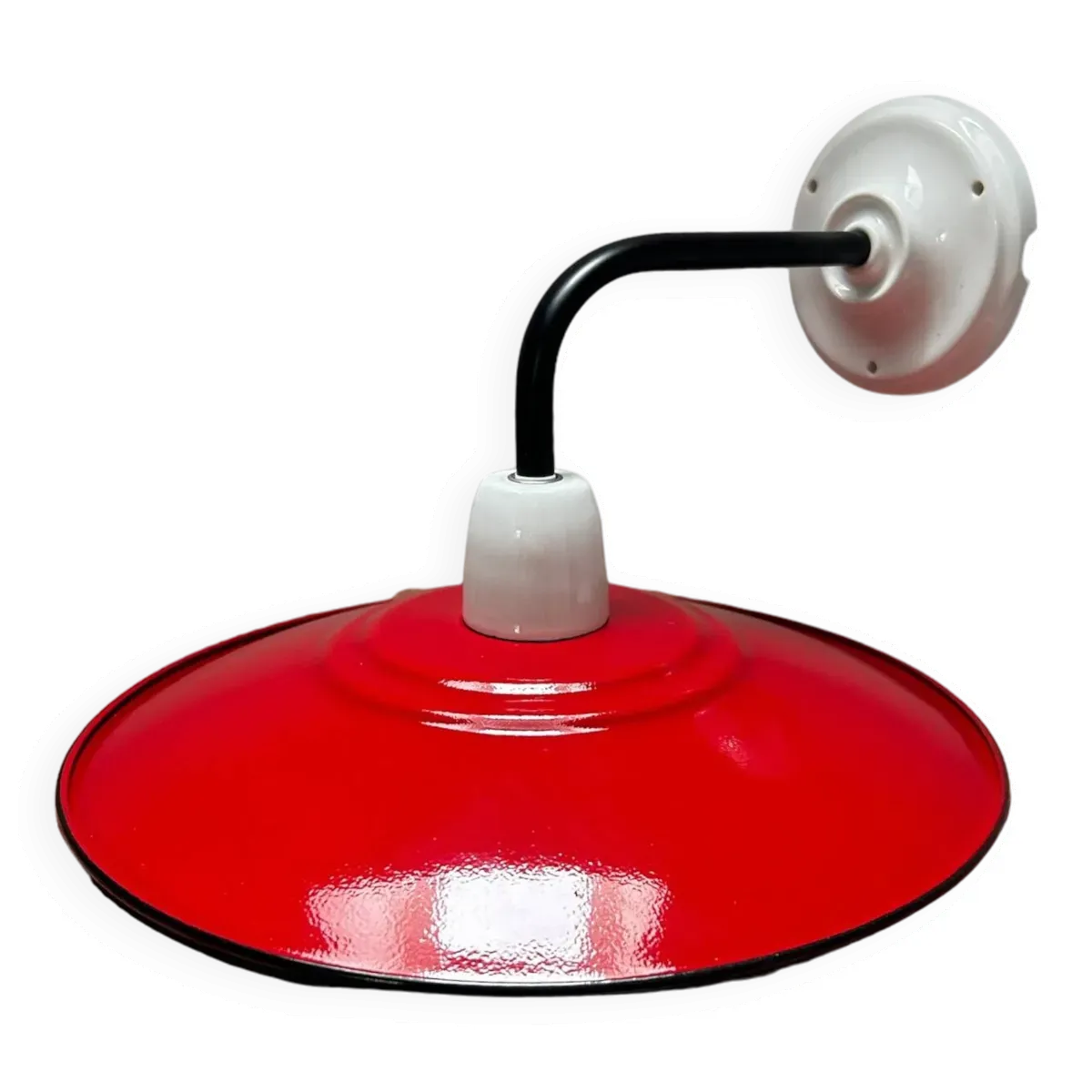 Applique murale en tôle émaillée rouge