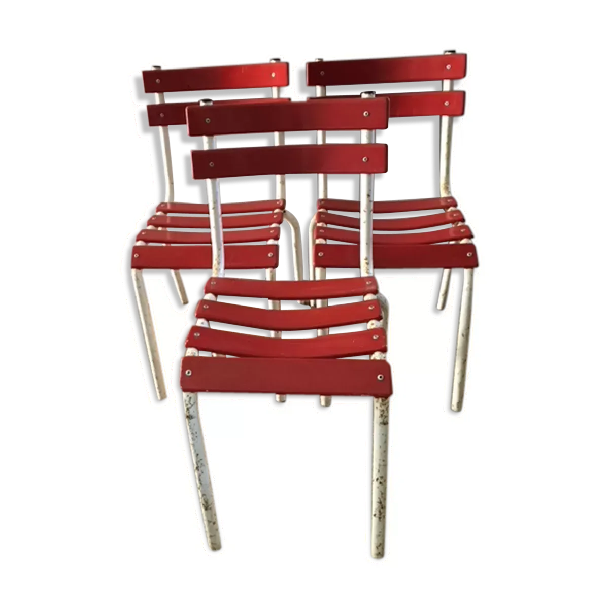 Série de trous chaises de bistrot en tôle