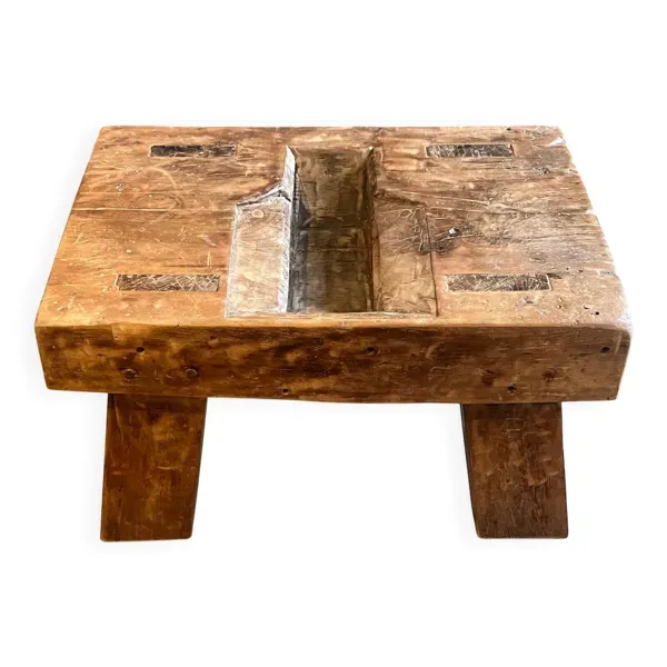 Table basse brutaliste de métier en bois massif