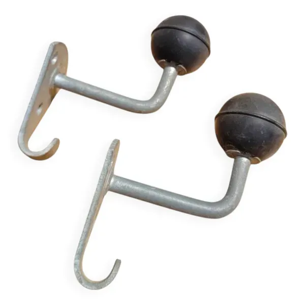 2 patères d'école anciennes