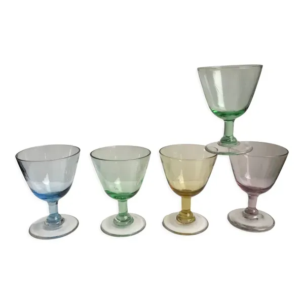 Ensemble de 5 verres à pieds à liqueur en verre coloré années 70