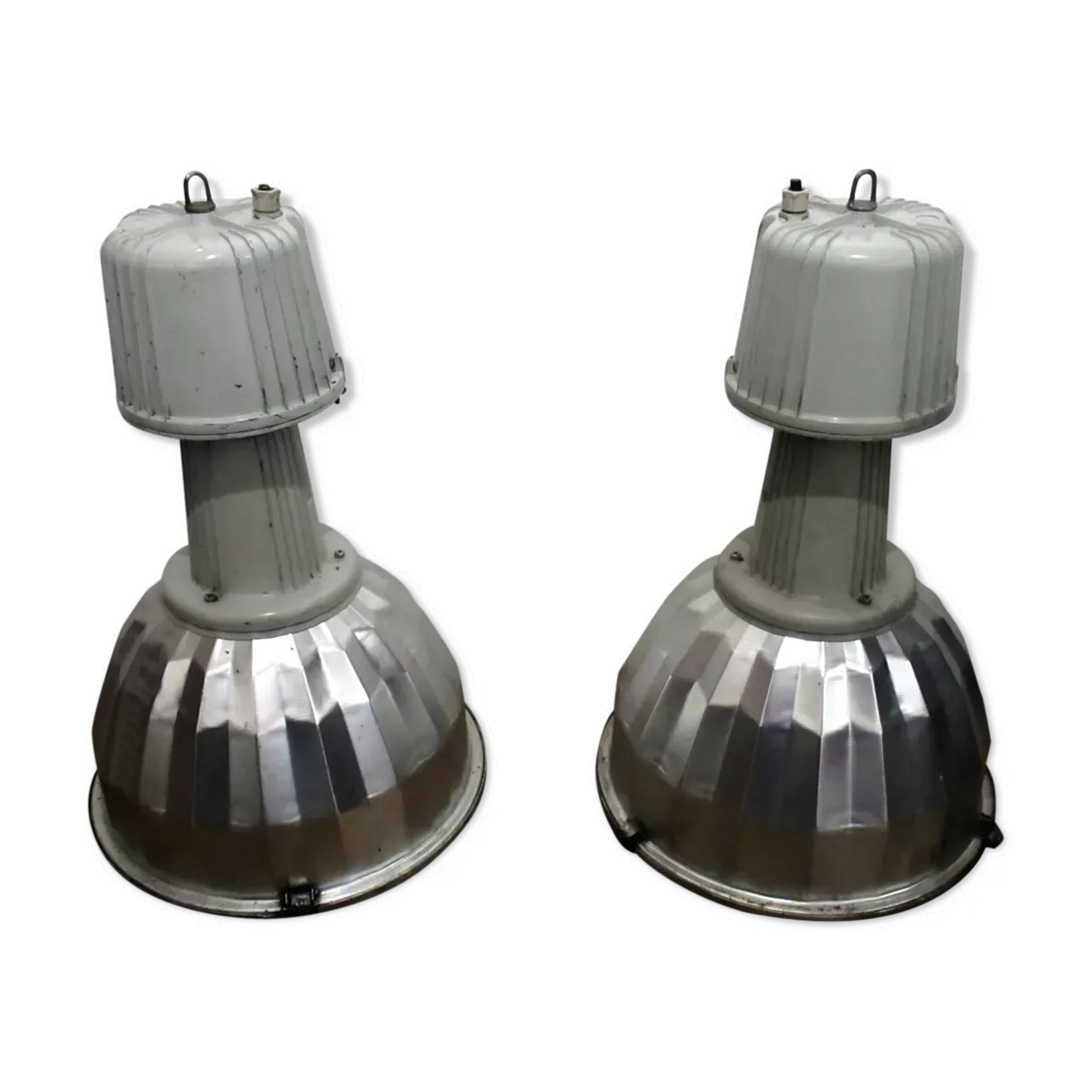 Paire de luminaires industriels