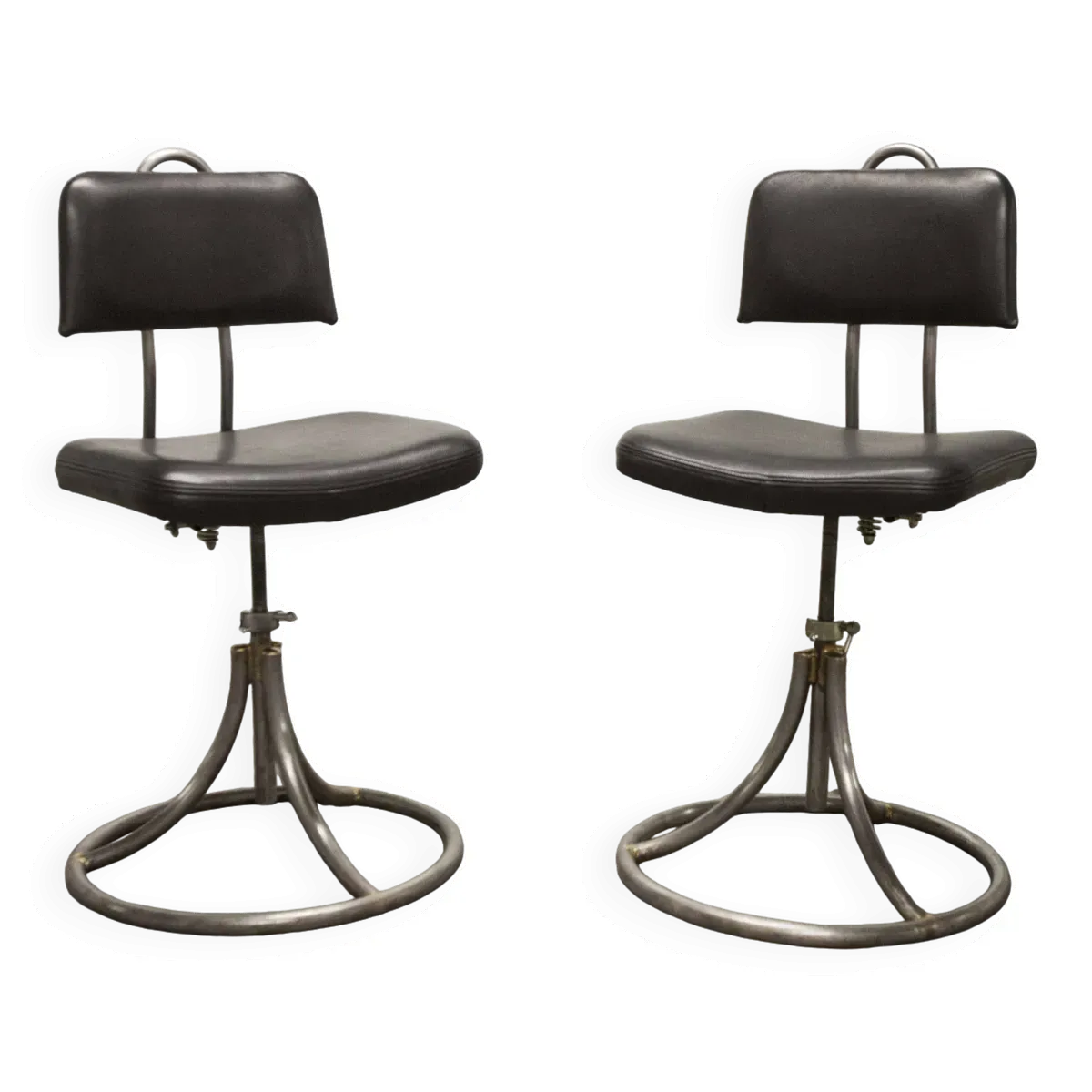 Paire de chaise tournante de télégraphiste Armée française cuir neuf