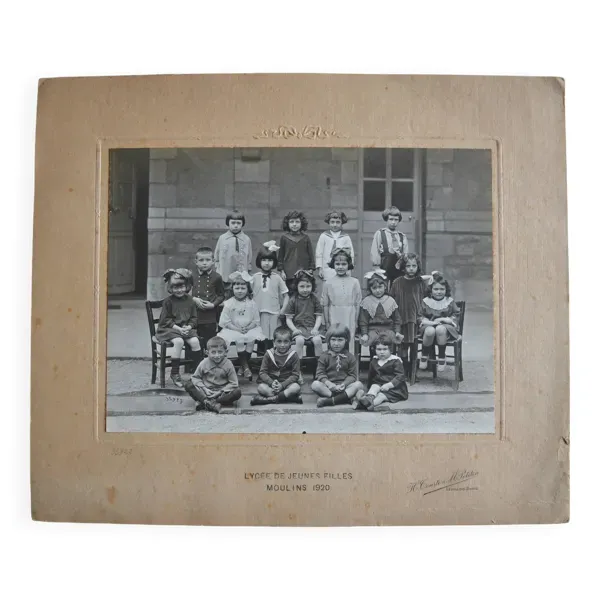 Photo ancienne de classe école lycée de jeunes filles Moulin 1920