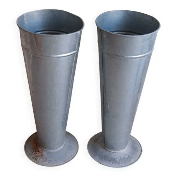 Paire de grands vases de fleuriste en zinc