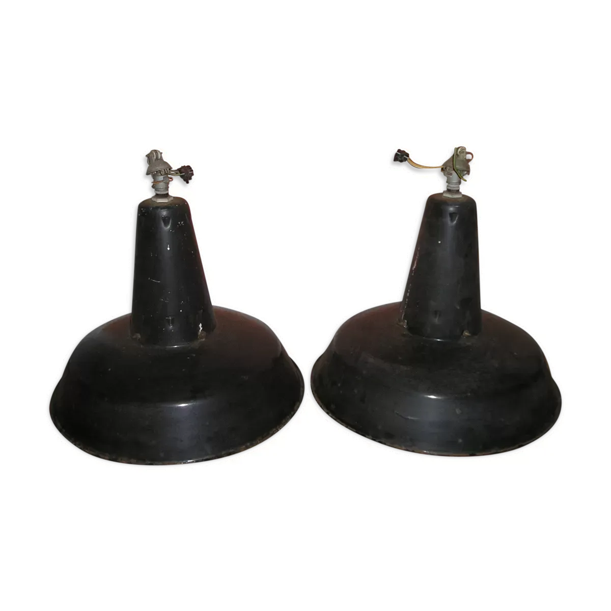 Paire de suspensions en tole émaillée