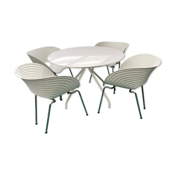 4 chaises Tom Vac par Ron Arad et table ronde blanche