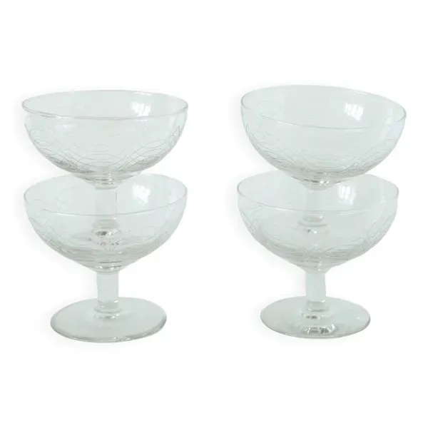 Lot de 4 coupes à champagne en cristal gravé, motifs arabesques, 1950
