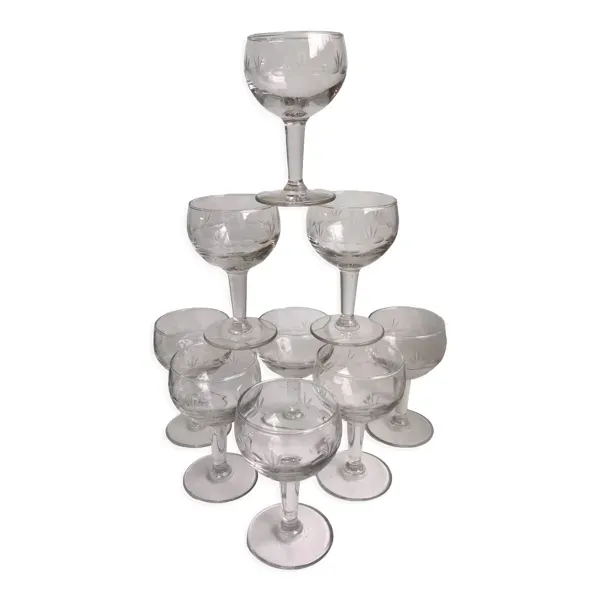 Lot de 8 verres à vin en cristal gravé années 40-50