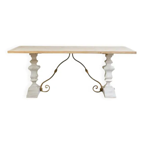 Table industrielle avec plateau aérogommé et piétement blanchi