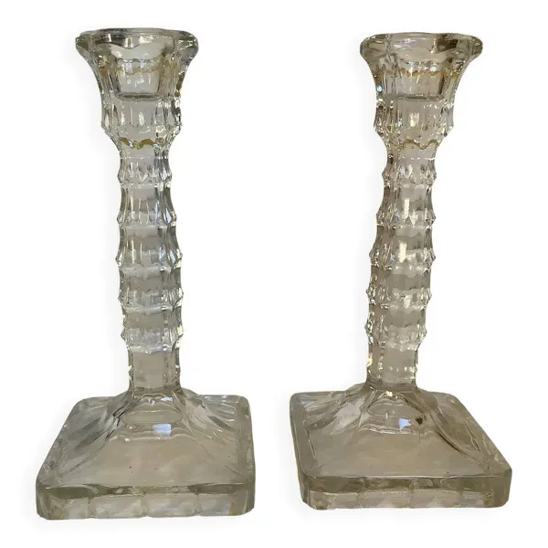 Paire de bougeoirs haut en forme de fleur base carrée